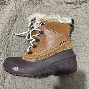 The North Face KIDS SHELLISTA EXTREME WATERPROOF BOOTS Size 5. A611